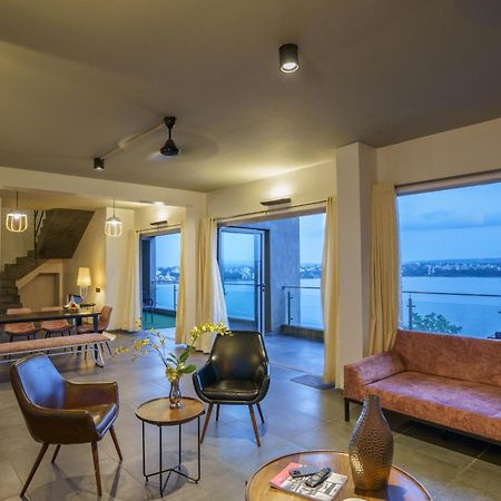 Grey Stone - Lakefront Penthouse Family Rooms Колхапур Екстериор снимка