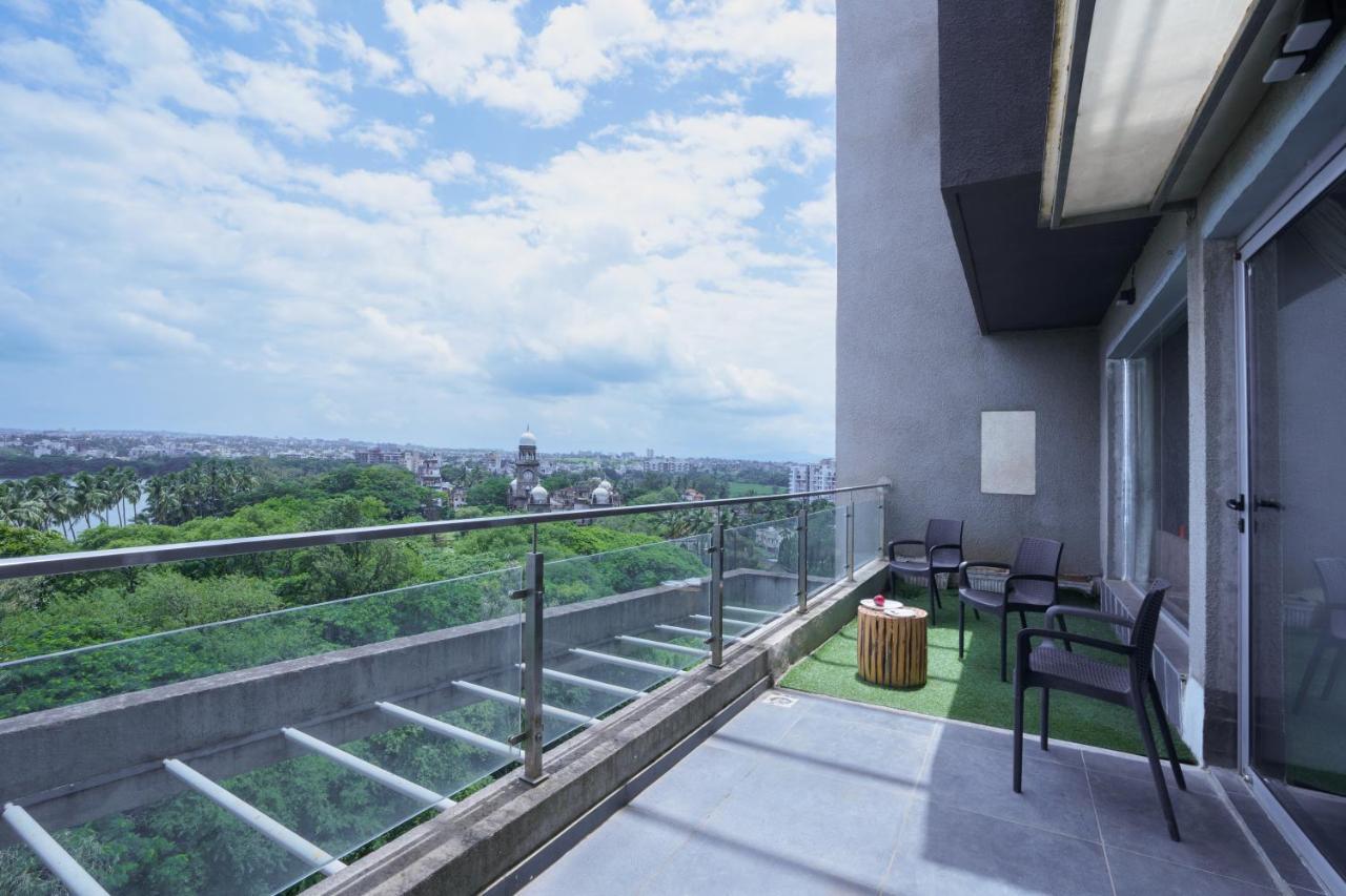 Grey Stone - Lakefront Penthouse Family Rooms Колхапур Екстериор снимка
