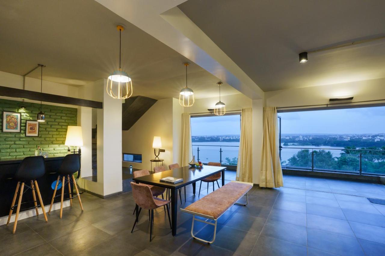 Grey Stone - Lakefront Penthouse Family Rooms Колхапур Екстериор снимка