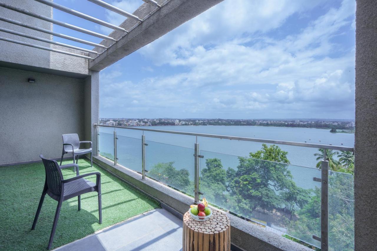 Grey Stone - Lakefront Penthouse Family Rooms Колхапур Екстериор снимка