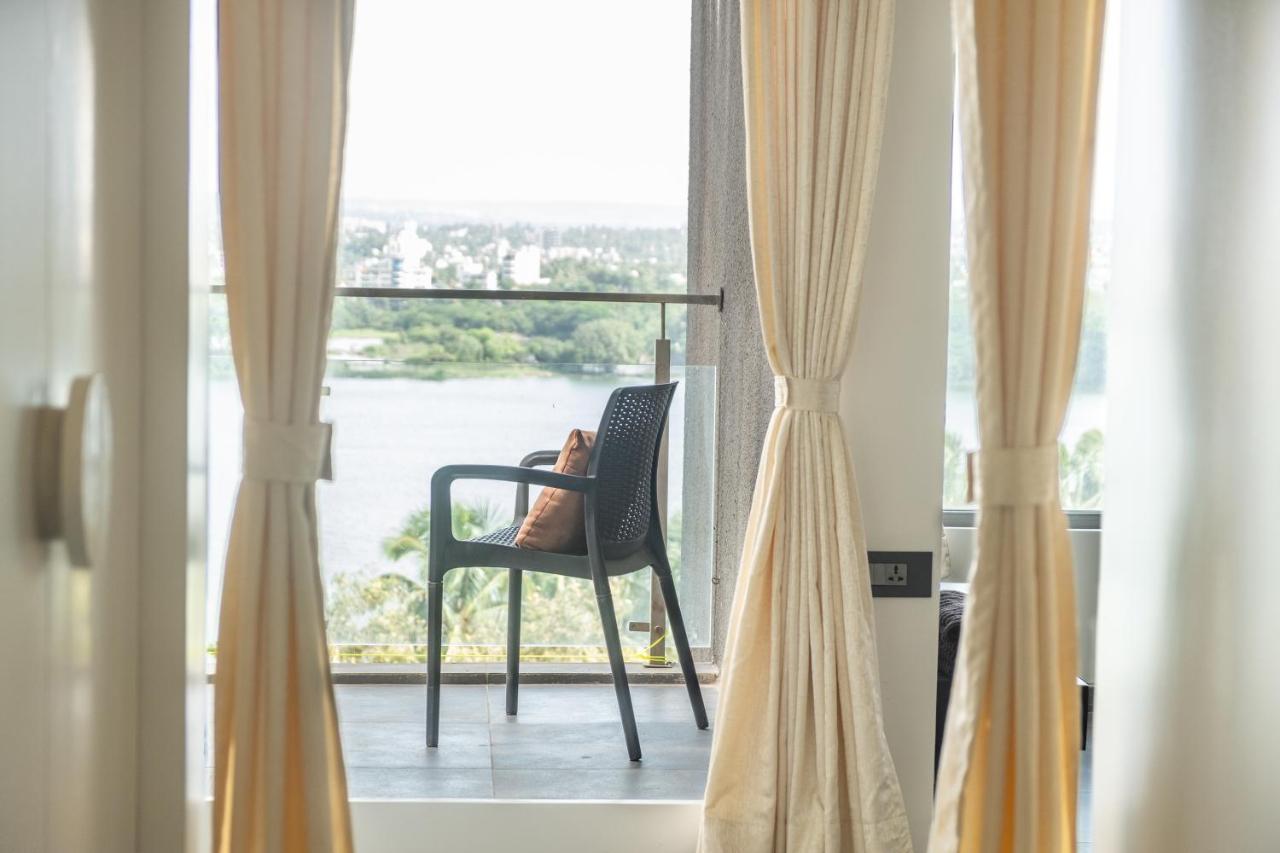 Grey Stone - Lakefront Penthouse Family Rooms Колхапур Екстериор снимка