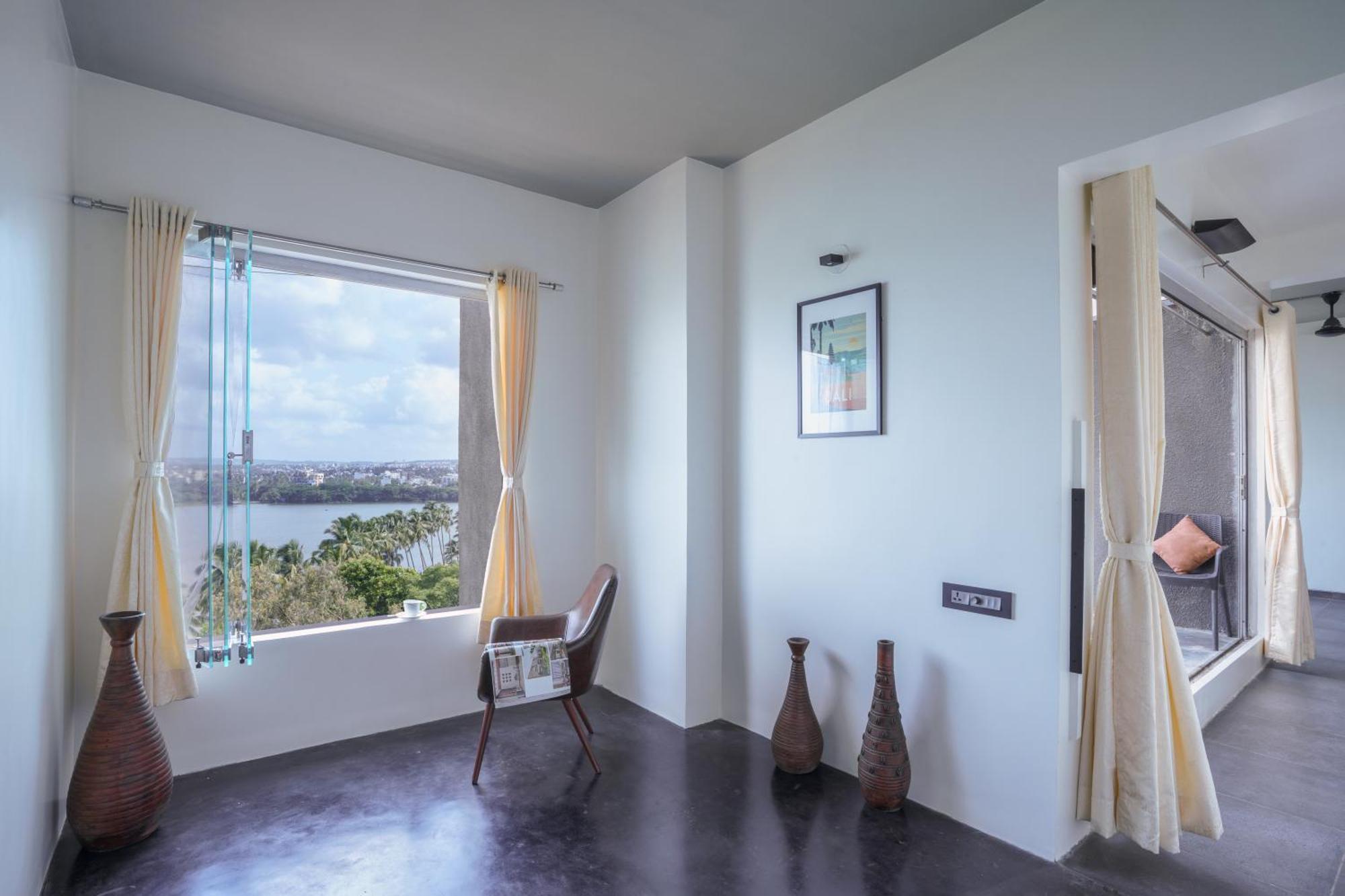 Grey Stone - Lakefront Penthouse Family Rooms Колхапур Екстериор снимка
